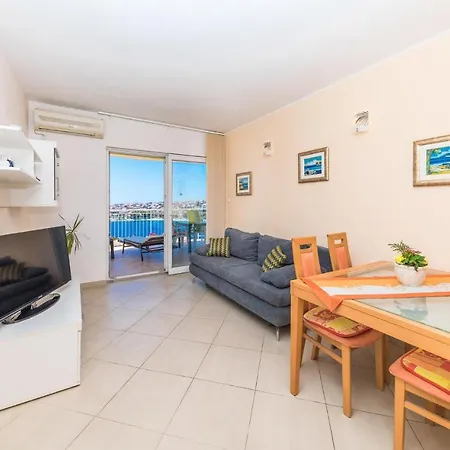 Apartment Stunning In Okrug Gornji
