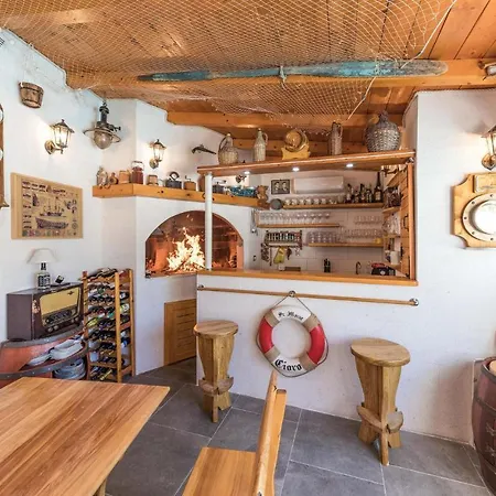 Stunning In Okrug Gornji Apartment *