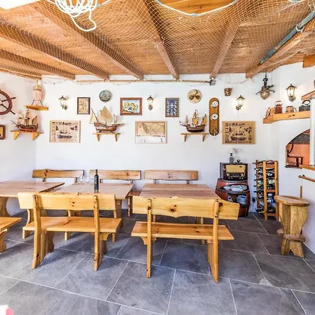 Apartment Stunning In Okrug Gornji *